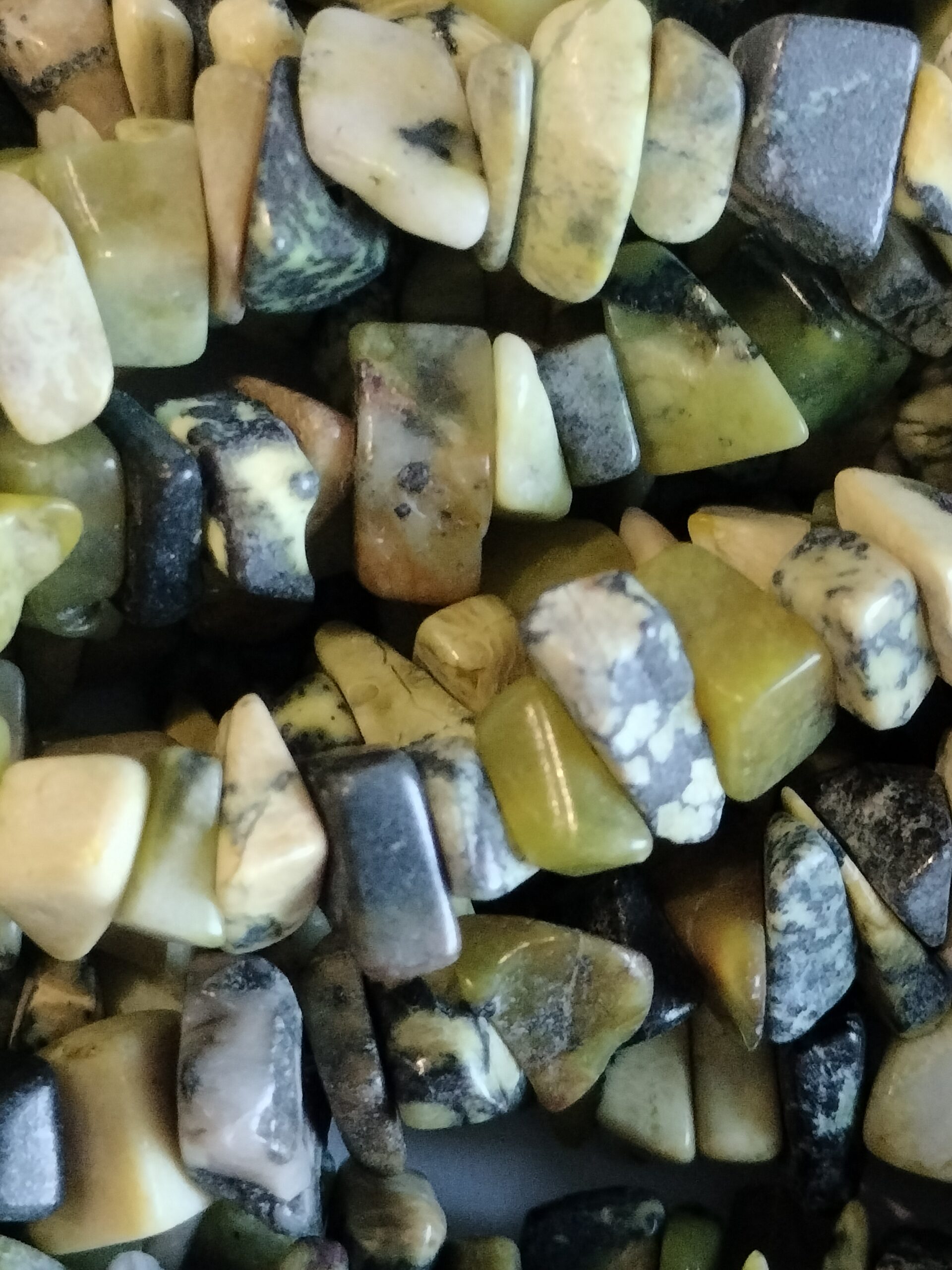 Dark Yellow Howlite Chip Stones